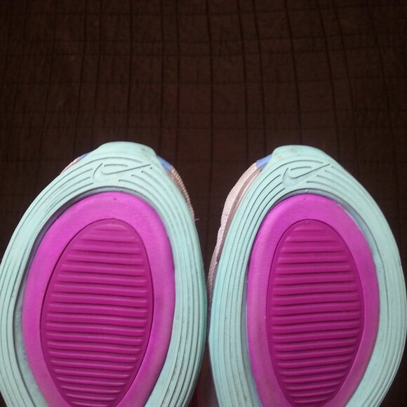 Nike Air Max 720 Women's 10  Athletic Running  Jogging Walking Low Pink Purple - Picture 13 of 16